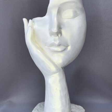 Элегантная статуэтка